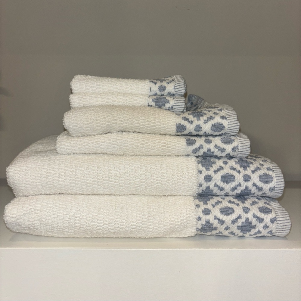 New 100% Turkish Cotton 6 piece Towel Set - White with Blue Border Patterned